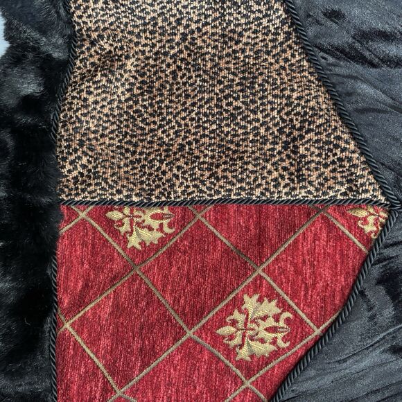 VILLA BACCI Tree Skirt 56” Tweed Fur Trimmed Animal Print And Red On Black - Picture 4 of 7